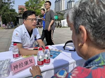 西安市總工會(huì)開(kāi)展&ldquo;健康歡樂(lè)送職工&rdquo;志愿服務(wù)活動(dòng)